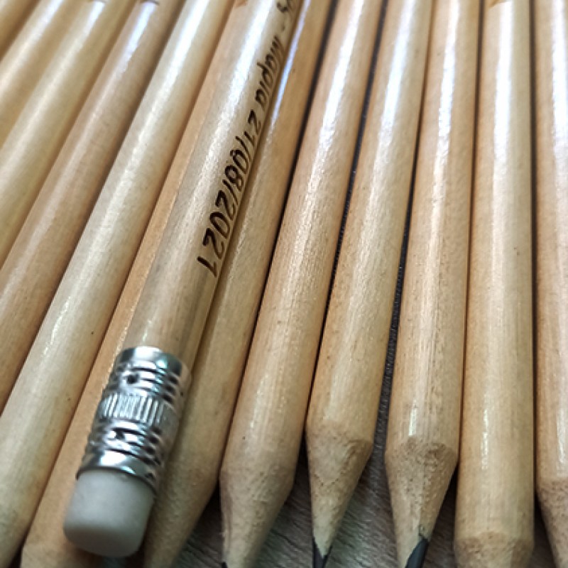 Μολύβια με Χάραξη το ονομά σας κωδ.08588