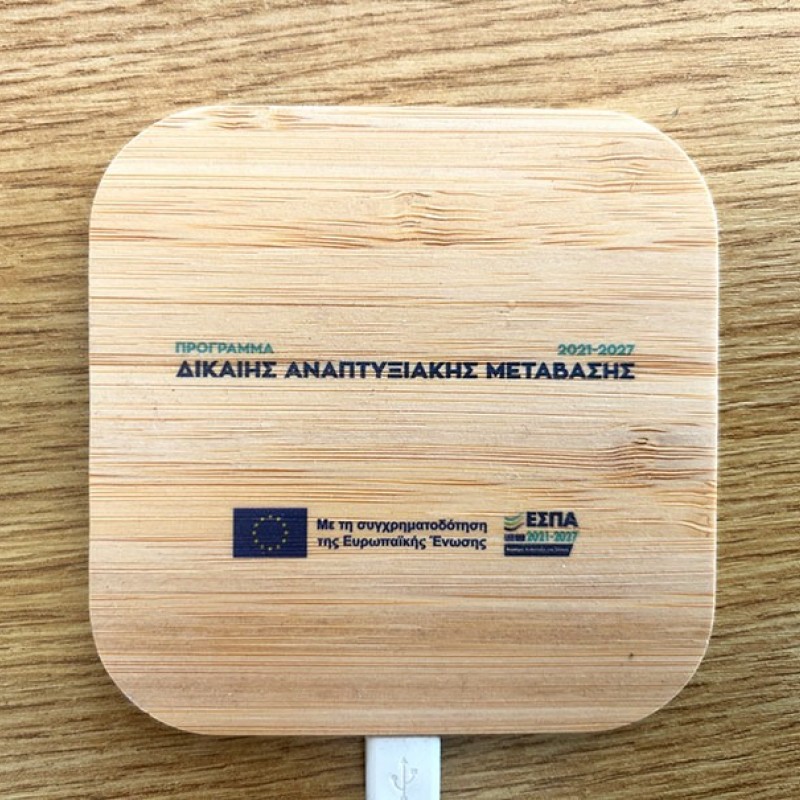 Wireless charging pad with 2 USB port 2.0 hubs in bamboo  Με Χάραξη το Σχέδιο σας Κωδ. 09698-535